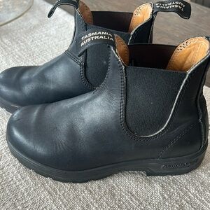 Blundstone Black Leather Chelsea Boots size 6.5